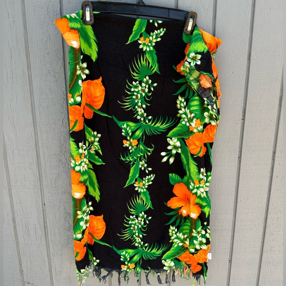 Heart Shaped Hawaiian Flowers Sarong
